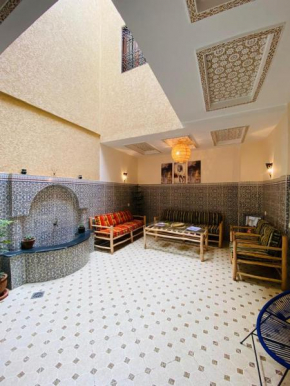 Private Riad 3ch Salon, Salon Cinéma, à Jemaa El Fna
